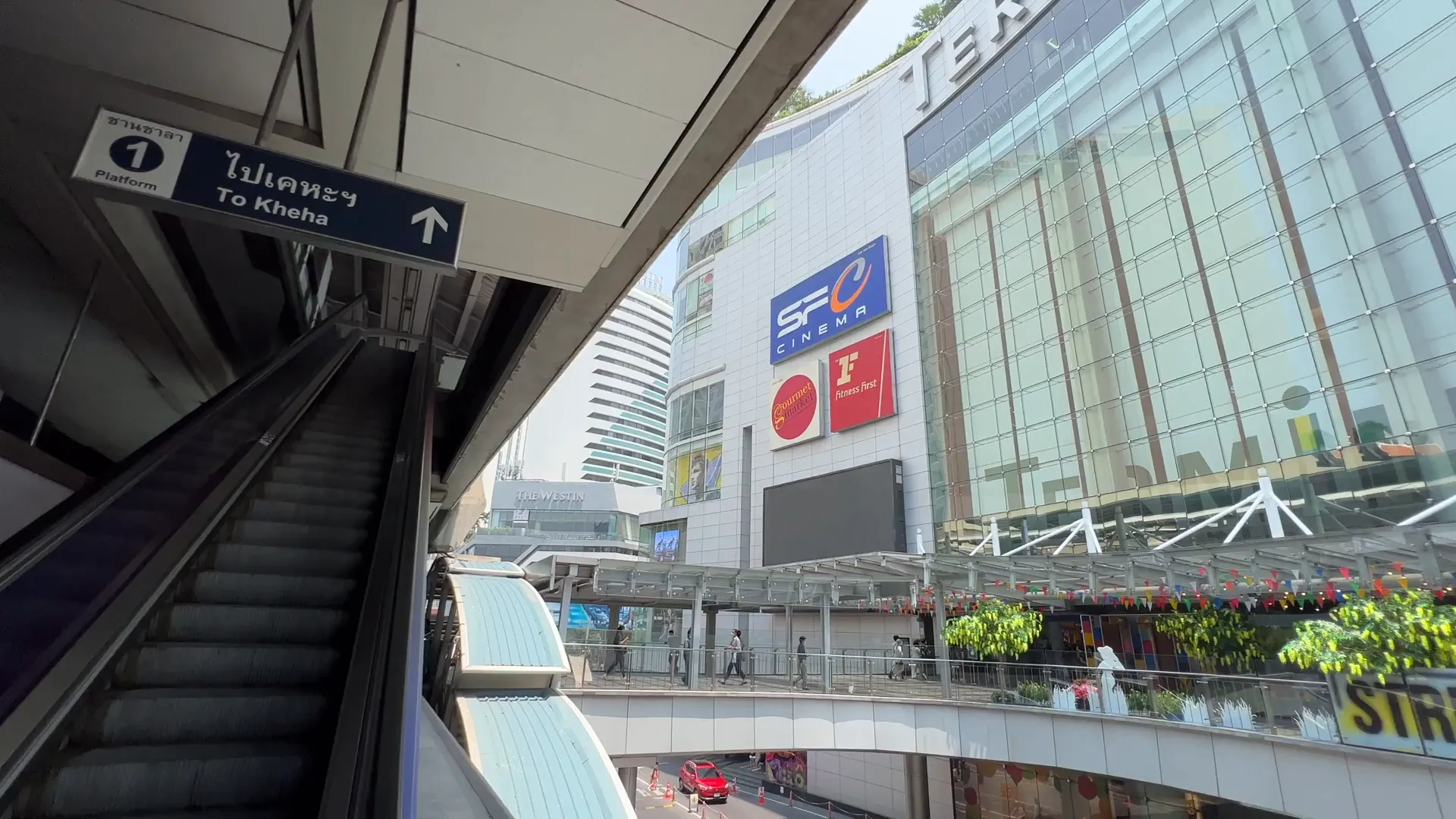 Asoke Station entrance